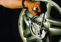 Hand oprated Wrench EZ-Lug with double socket